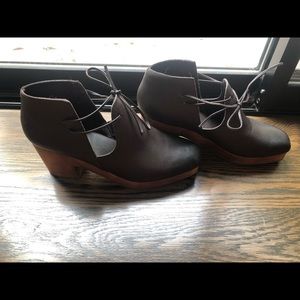 Kelsi Dagger tie boot Sz7.5